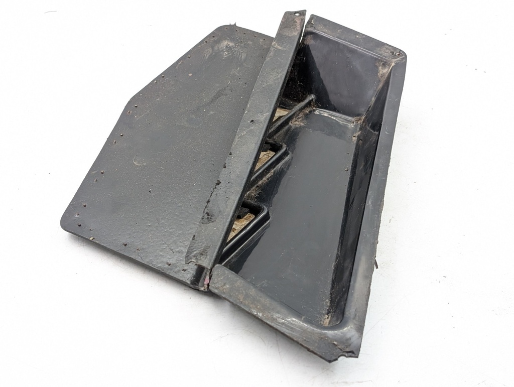 JAGUAR XJS REAR QUARTER WINDOW AIR EXTRACTOR VENT PANEL LEFT SIDE PASSENGER TRIM