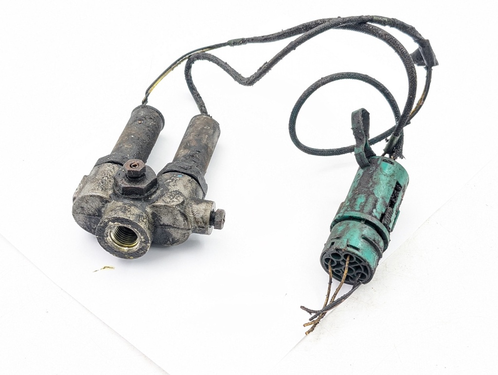 JAGUAR EARLY XJ6 XJ40 SUSPENSION SWITCH BLOCK ACCUMULATOR AND PIPES TO VIN594575