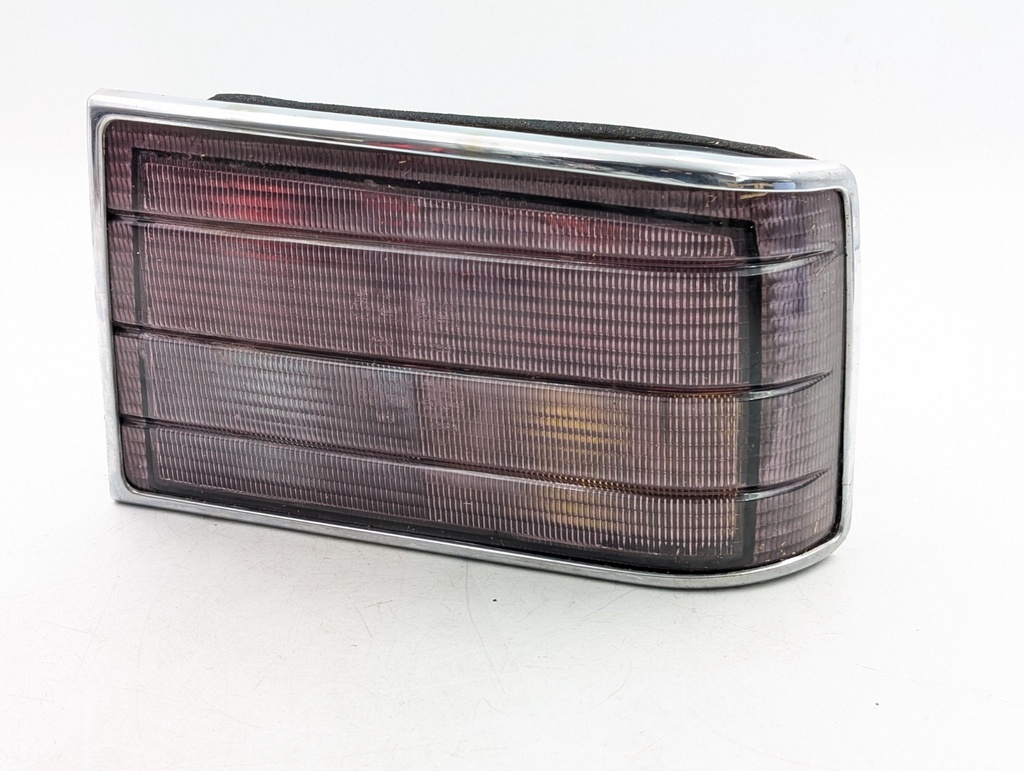 REAR LIGHT RIGHT SIDE JAGUAR XJ6 XJ40 XJ81 LAMP RED LENS BRAKE INDICATOR CHROME