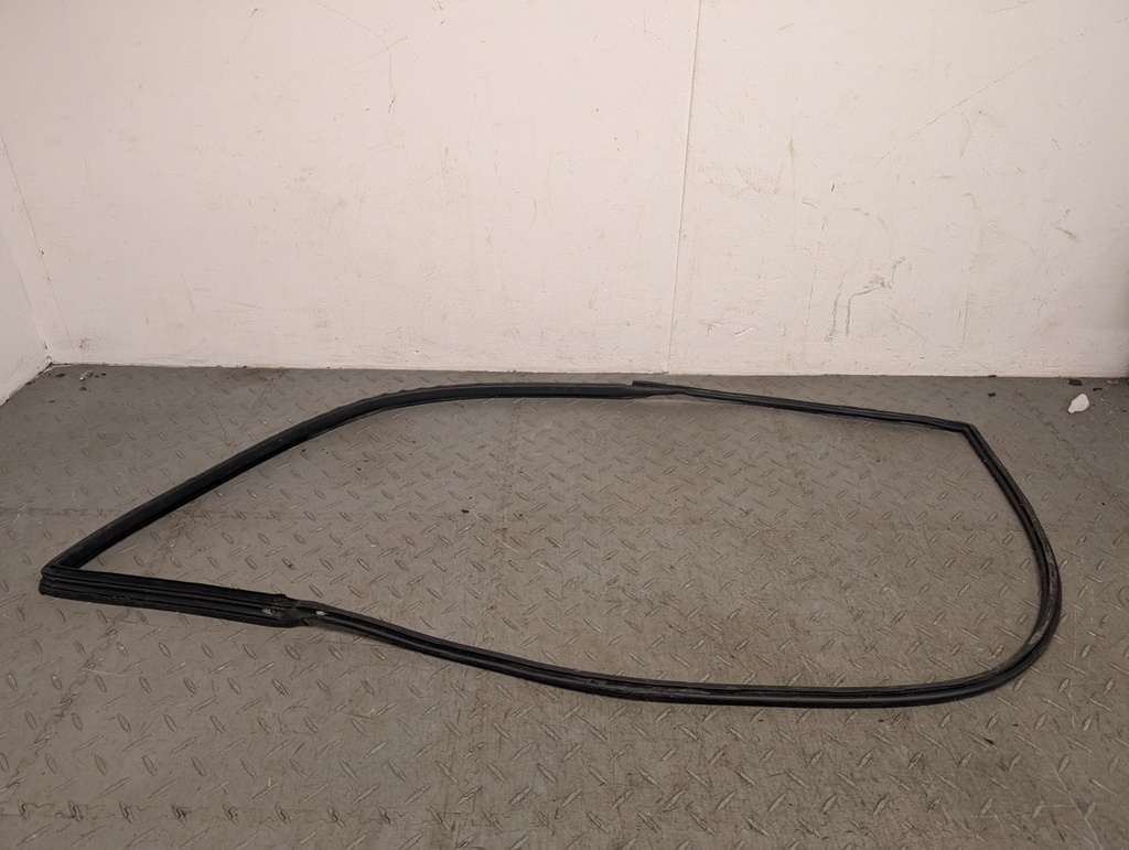 JAGUAR XJS FACELIFT PASSENGER FRONT DOOR SEAL RUBBER FRAME BODY CLOSURE
