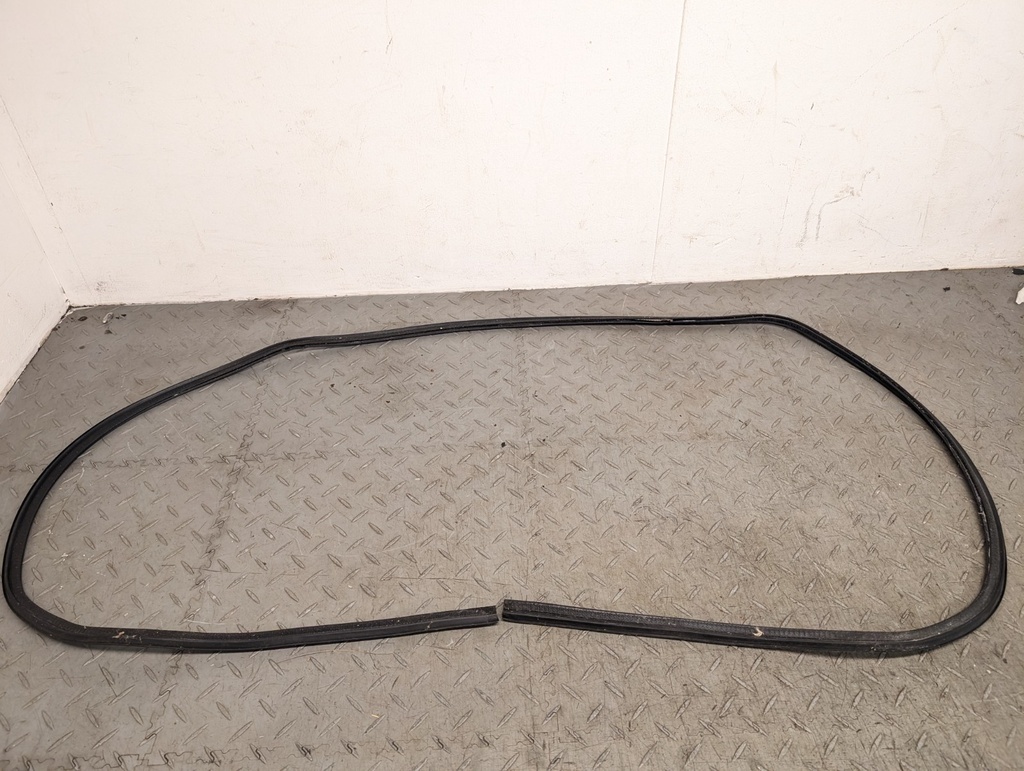 JAGUAR XJS FACELIFT REAR BOOT SEAL RUBBER FRAME BODY CLOSURE BEC12332