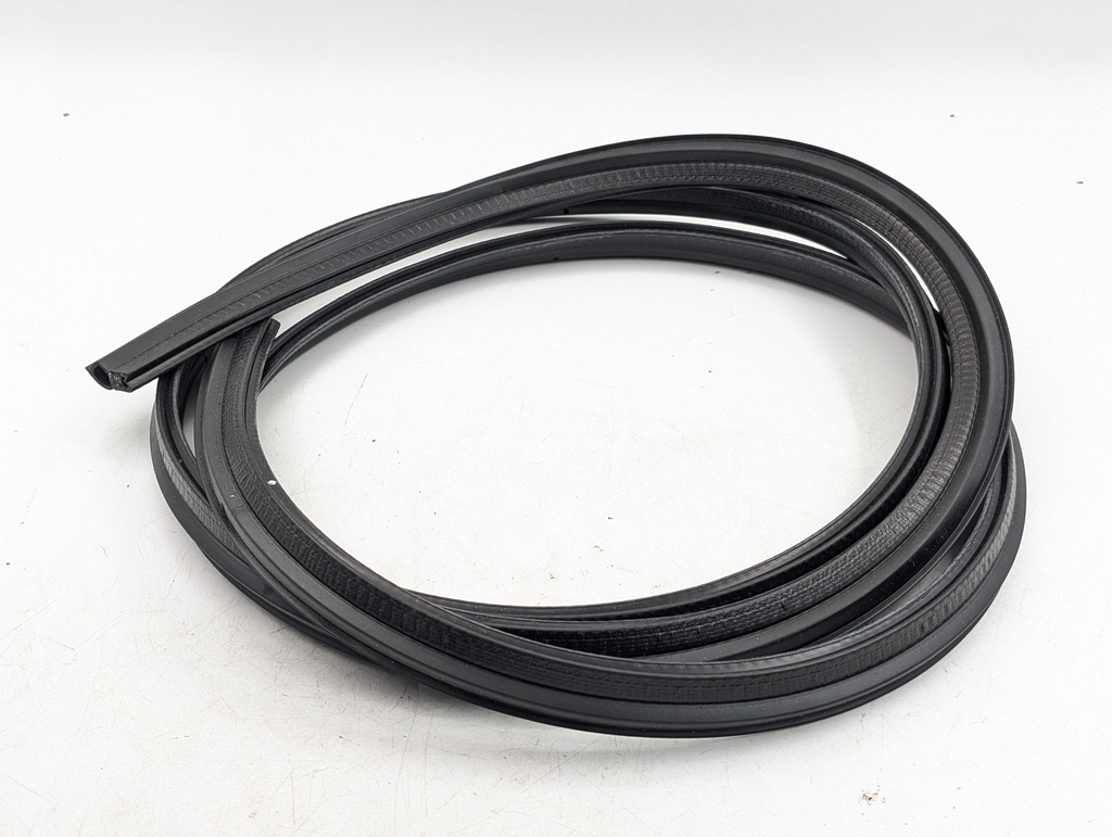 XJS REAR BOOT TRUNK LID BODY RUBBER SEAL