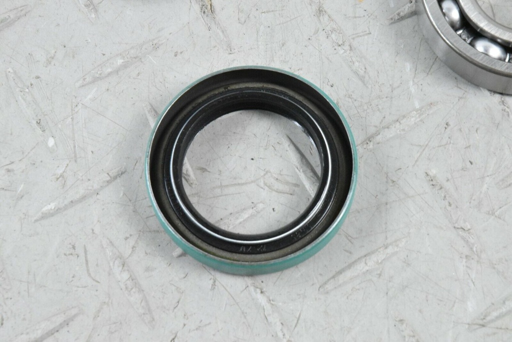 XJ40 15HU DIFFERENTIAL OUTPUT SHAFT OIL SEAL OEM
