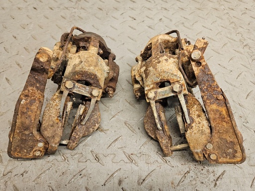 [-8480 JF] PAIR OF JAGUAR DUNLOP REAR HAND BRAKE CALIPERS MK10 MKX STYPE EARLY AXLE IRS