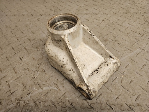 [C19063-8610 HF] EARLY E-TYPE S1 STYPE REAR AXLE SCALLOPED HUB SPARES AND REPAIRS CRACKED CASTING