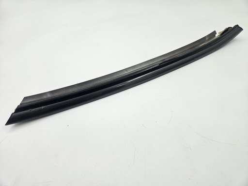 [HJA7708AC-9488 K1] JAGUAR XK8 X100 CONVERTIBLE RIGHT A POST WINDOW GUTTER RAIL SEAL DRIP MOULDING