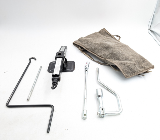 [14313 K1] XJS REAR BOOT JACK TOOL KIT AND BAG CARPET TRUNK FINISH INSULATION COVERS RATTAN