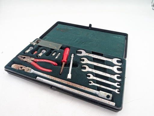 [JLM11122-14528 K10] JAGUAR XJS XJ6 XJ12 XJ40 BOOT TOOL KIT SPANNER SPARE SCREWDRIVER BULBS