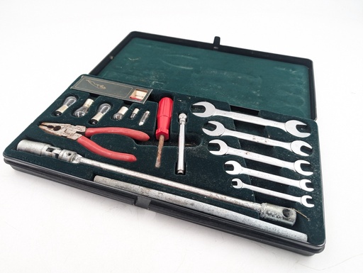 [JLM11122-14529 K10] JAGUAR XJS XJ6 XJ12 XJ40 BOOT TOOL KIT SPANNER SPARE SCREWDRIVER BULBS