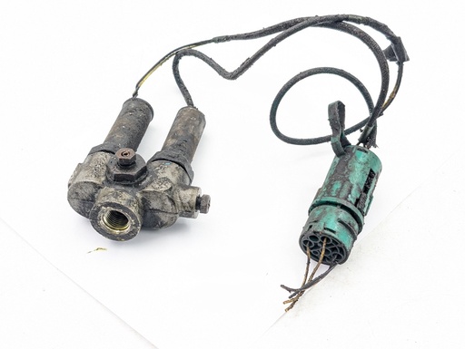 [JLM10779-15630 HB11] JAGUAR EARLY XJ6 XJ40 SUSPENSION SWITCH BLOCK ACCUMULATOR AND PIPES TO VIN594575